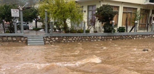 Πλημμύρες και ζημιές από τη βροχή